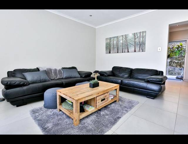 1 BEDROOM PROPERTY TO RENT IN SEA POINT